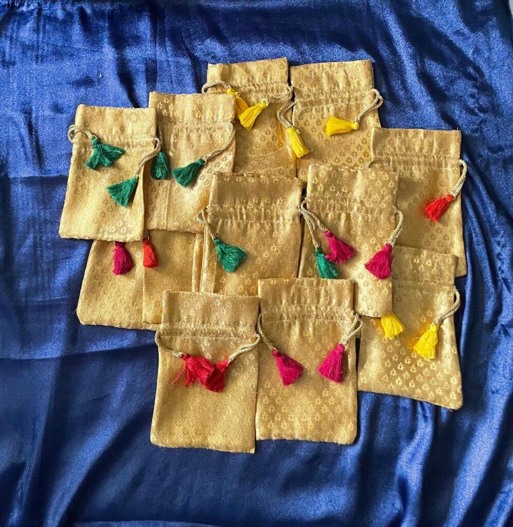 Fabdecor Artisanal Festive Batwa # 5