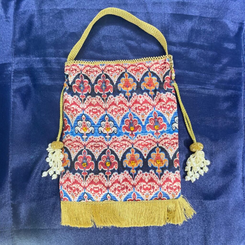 Fabdecor Artisanal Festive Batwa # 4