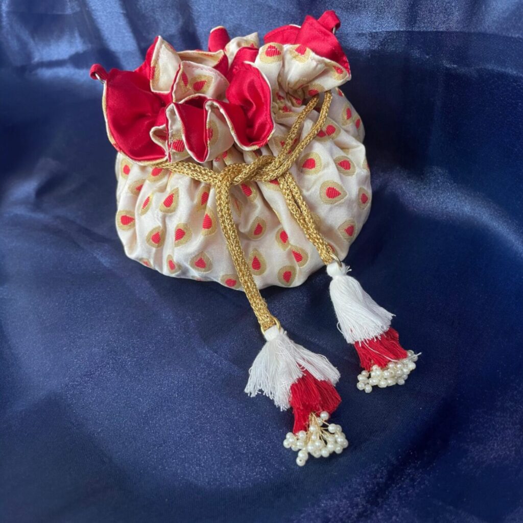 Fabdecor Artisanal Festive Batwa # 8