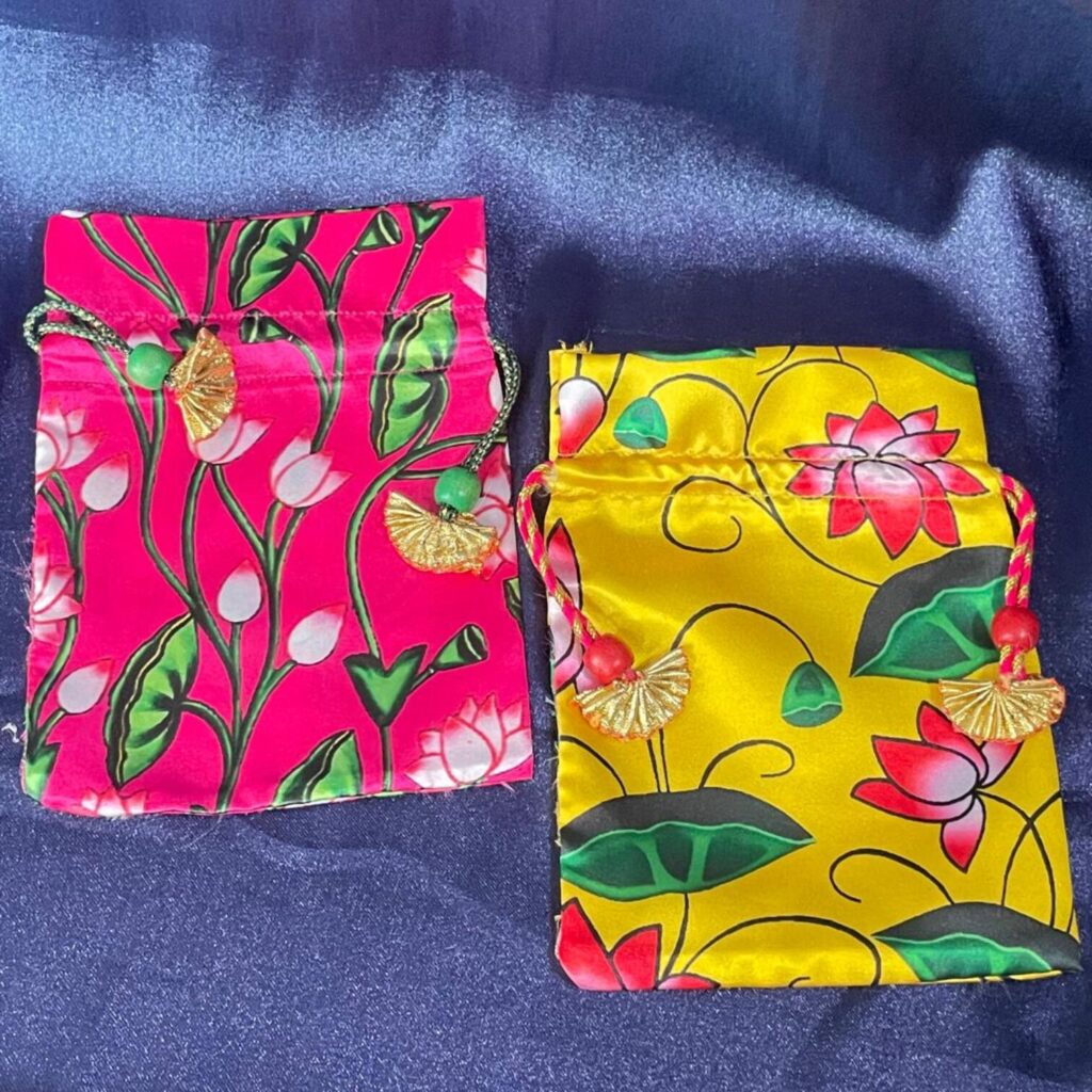 Fabdecor Artisanal Festive Batwa # 6