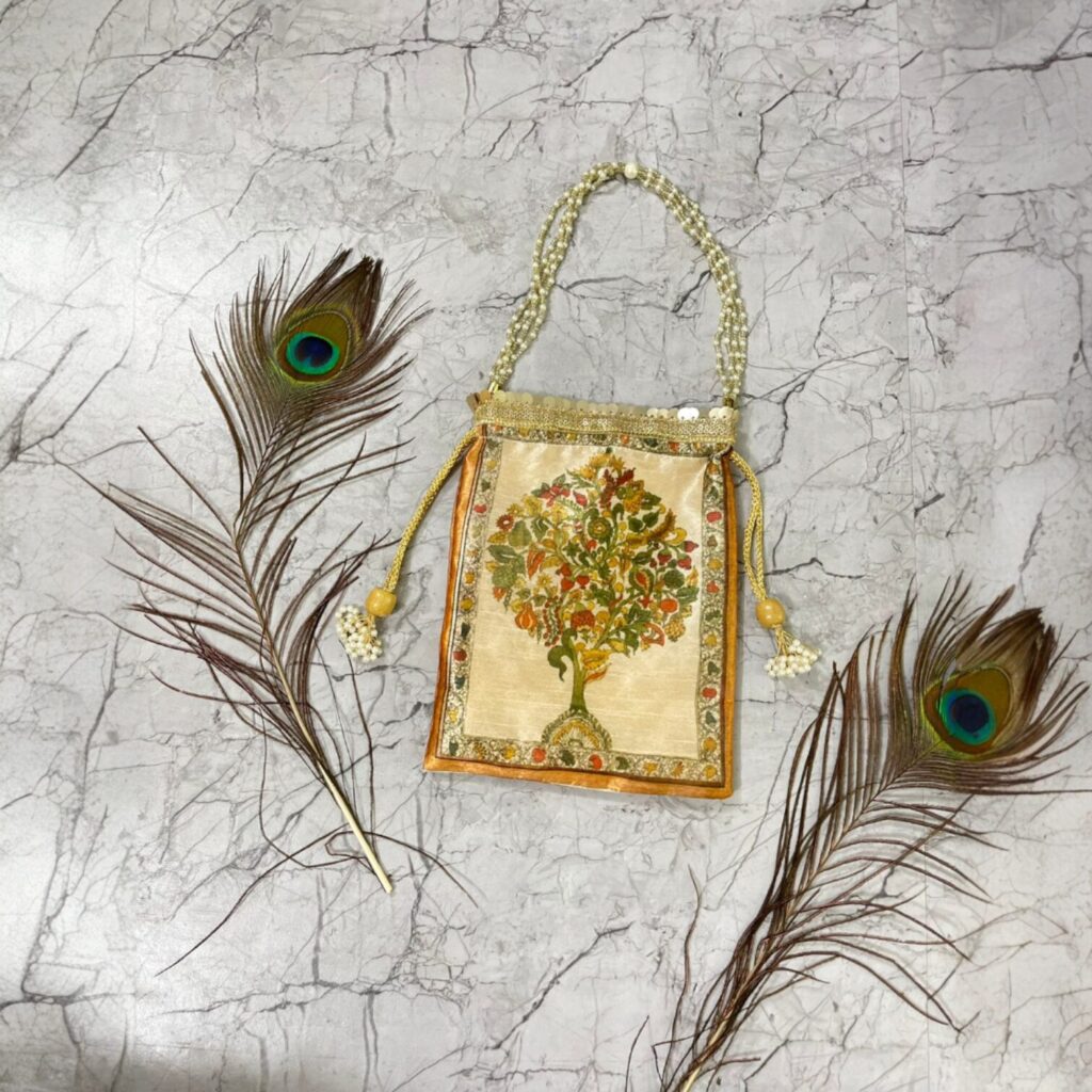 Fabdecor Artisanal Festive Batwa # 2